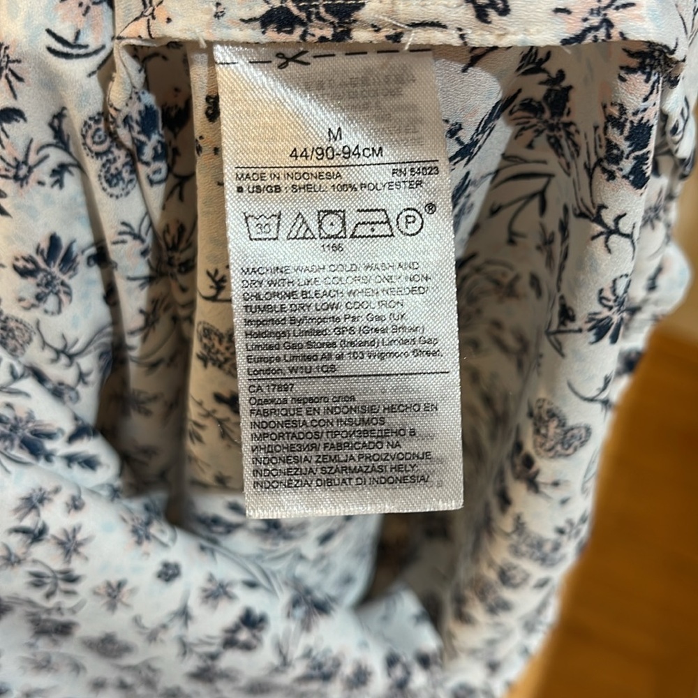 Banana Republic Dillon Floral Button Up ✨ - Picture 7 of 9